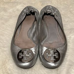 Tory Burch Miller silver metallic flat 7.5